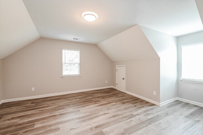 Building Photo - 6662 Wildwood Ct