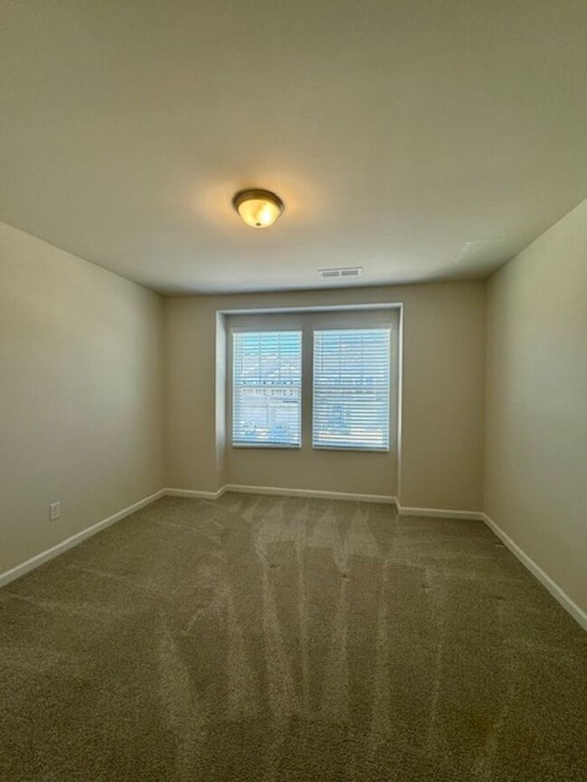 Building Photo - 3BR/2.5BA w/ Quartz Kitchen + Garage in North Charlotte