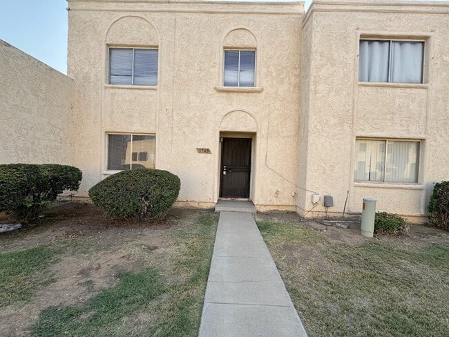 Building Photo - 5703 N 43rd Ln