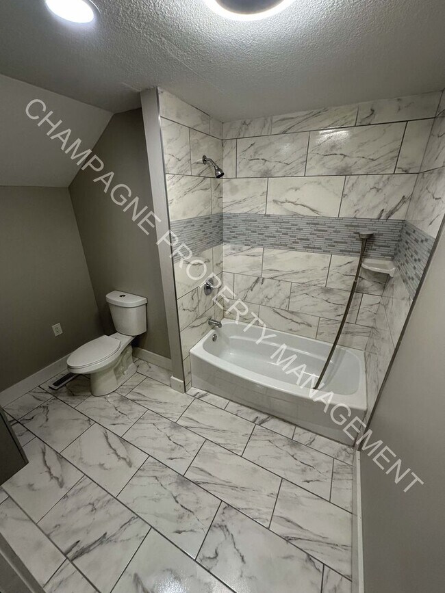 Building Photo - Fully Remodeled Home in KC