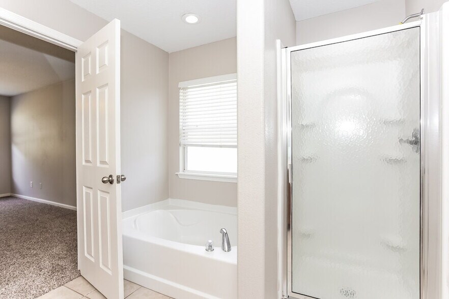 Building Photo - 7511 Hawks Cliff Dr