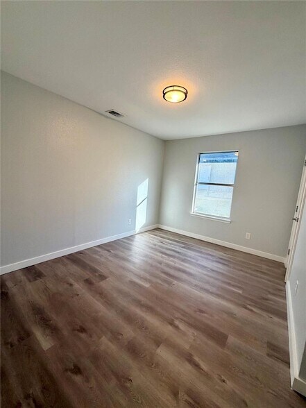 Building Photo - 511 Central Ave