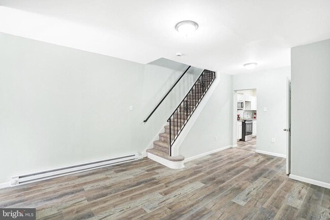 Building Photo - 565 Line St