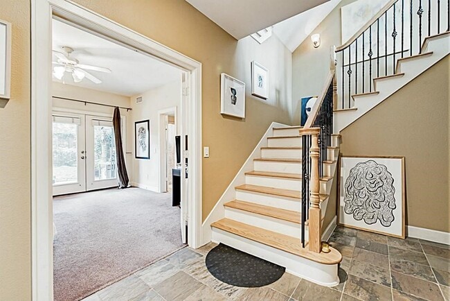 Building Photo - 5422 Lillian St