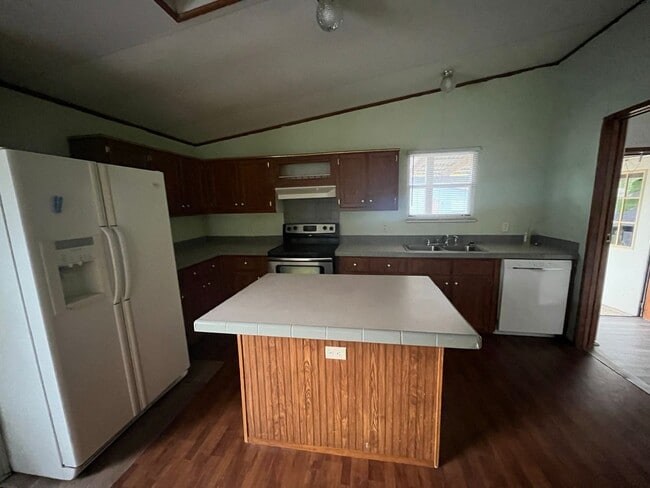 Building Photo - 17186 Countrywood