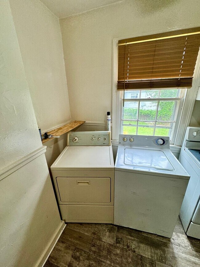Building Photo - 2 bed house Rva North Side! PET FRIENDLY, ...
