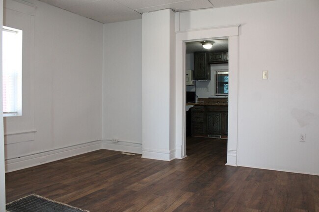 Building Photo - Move In Credit $200!!!