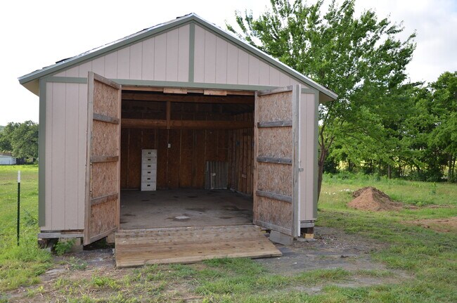 Building Photo - 10512 County Road 1020