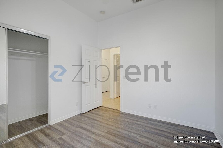 Building Photo - Unit C