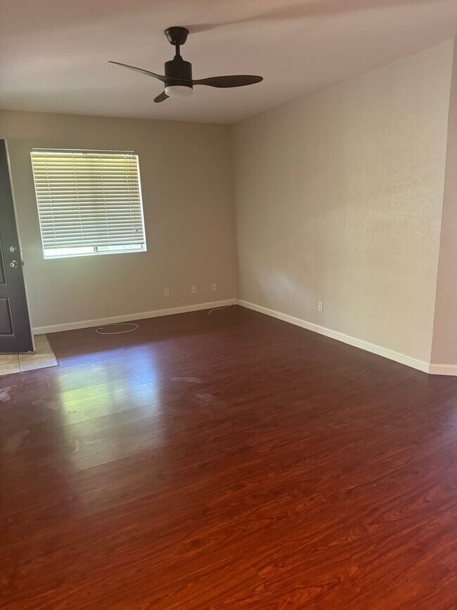 Building Photo - 2 bedroom 2 bath condo located in a gated community