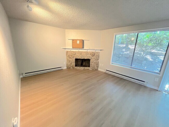 Building Photo - Ground Floor Two-Bedroom/One-Bathroom Cond...