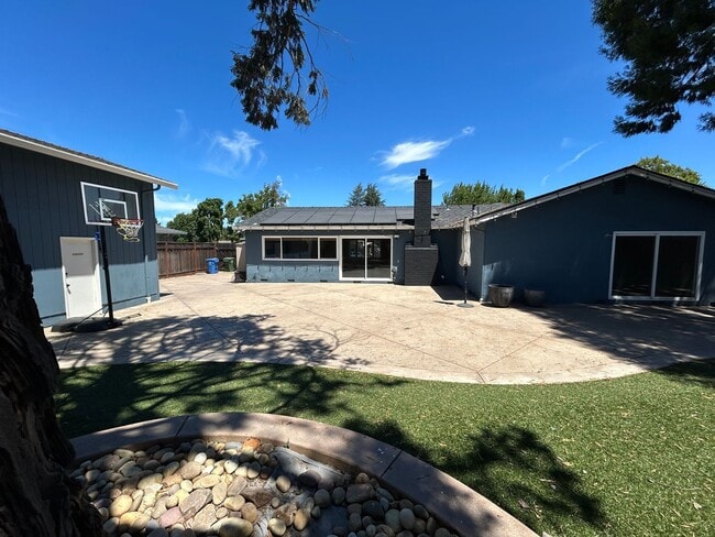 Building Photo - Lease this Elegant 4-Bedroom Danville Home...