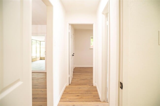 Building Photo - 9214 Woodland Oaks Dr