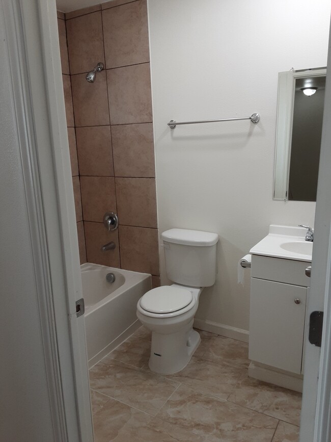 Building Photo - 143 Brookridge Dr
