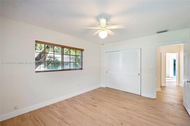 Building Photo - 410 Castania Ave