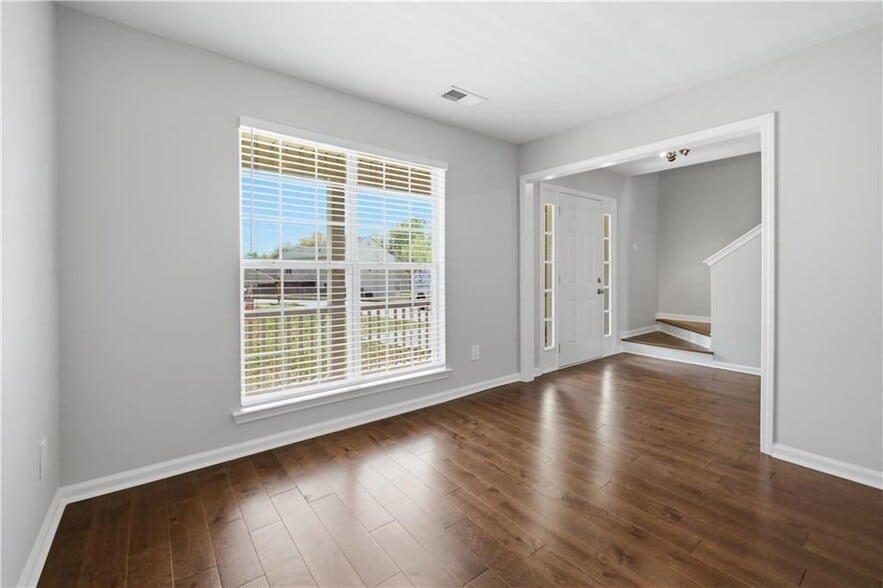 Building Photo - 1098 Village Creek