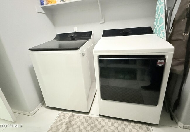 Building Photo - 3033 E Santa Rosa Dr