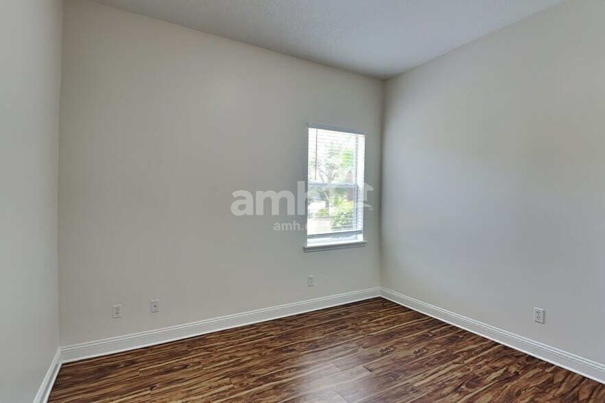 Building Photo - 604 Battersea Dr