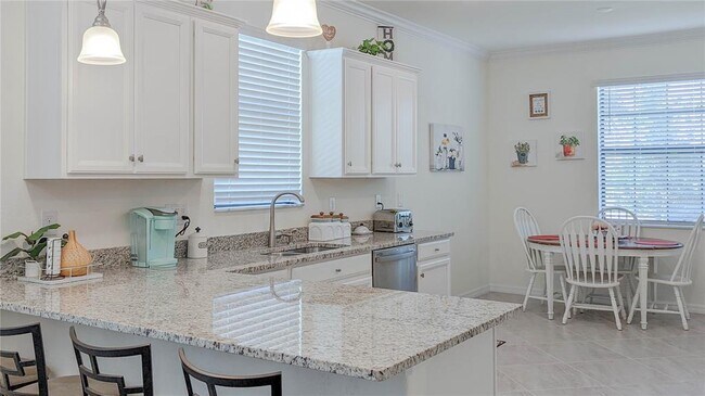 Building Photo - 9904 Hilltop Dr