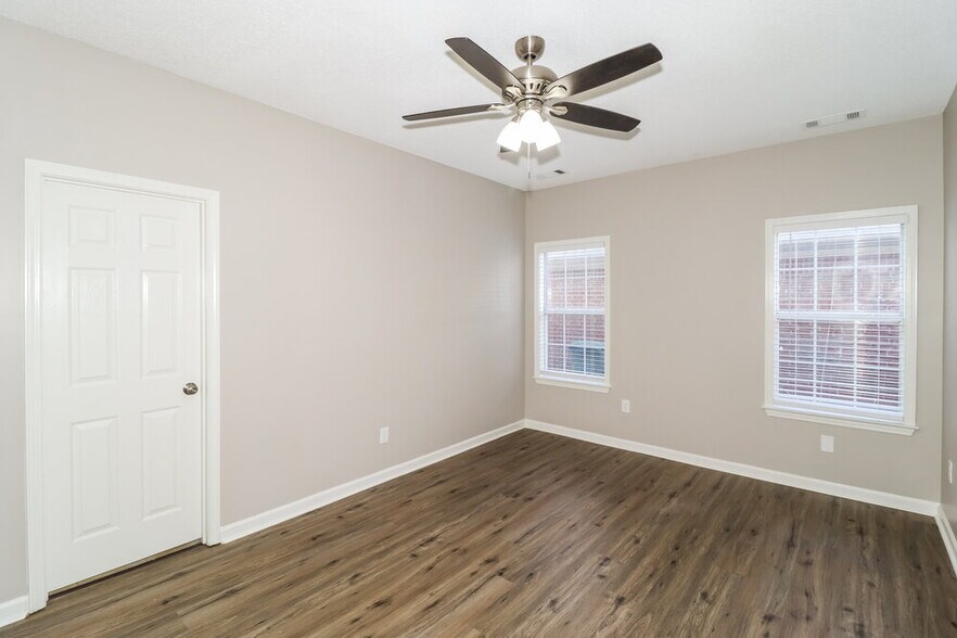 Building Photo - 8697 Clear Sky Path