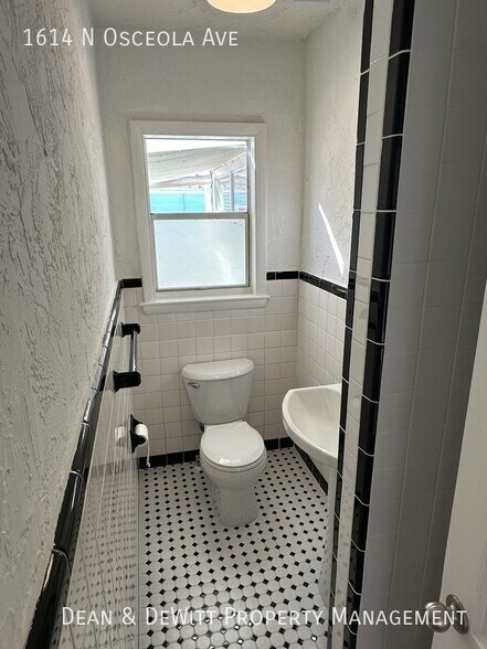Building Photo - 4 Bed/2 Bath