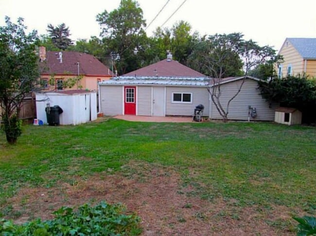 Building Photo - 741 Lewis Ave