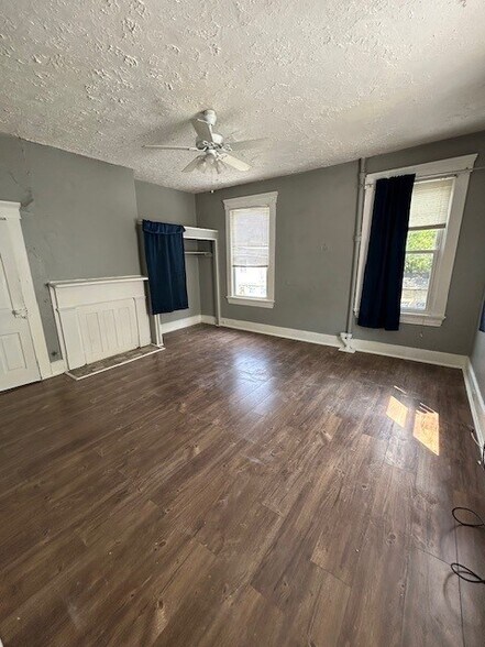 Building Photo - 22 W University Ave