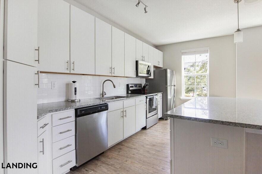 Building Photo - 2300 Tapestry Park Dr Dr