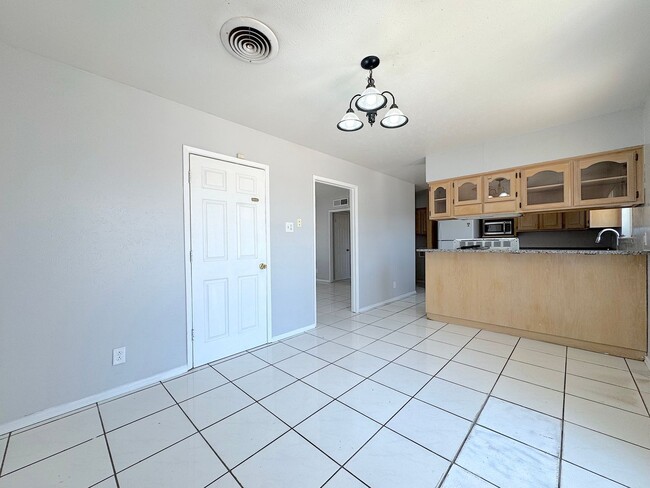 Building Photo - Northeast El Paso 3 Bed Refrig A/C!