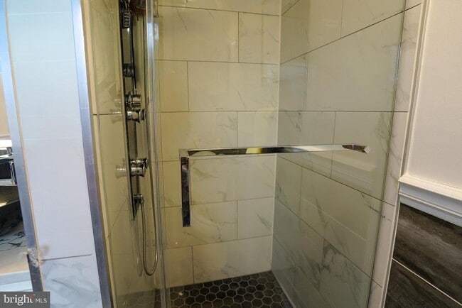 Building Photo - 5636 Gwynndale Ave