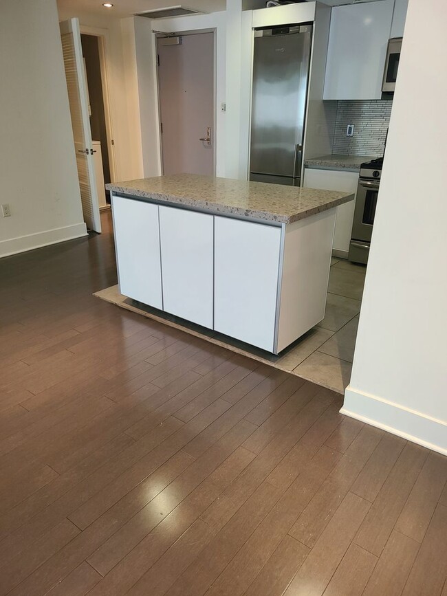 Building Photo - Live in the heart of West LA’s most iconic dining destination—Sawtelle