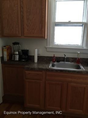 Building Photo - 636 N New St