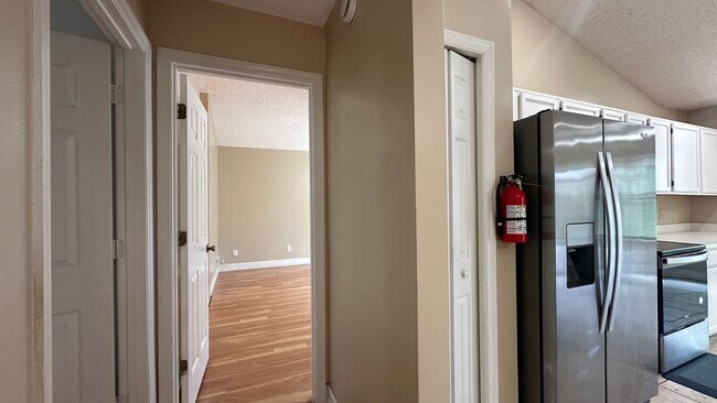 Building Photo - 487 Carrigan Ave