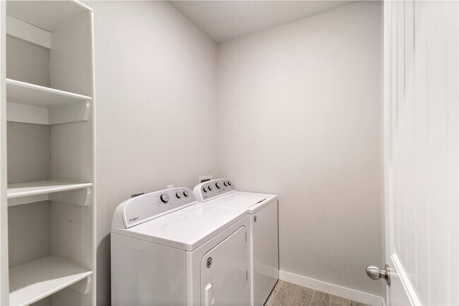 Building Photo - 402 Barbet Dr