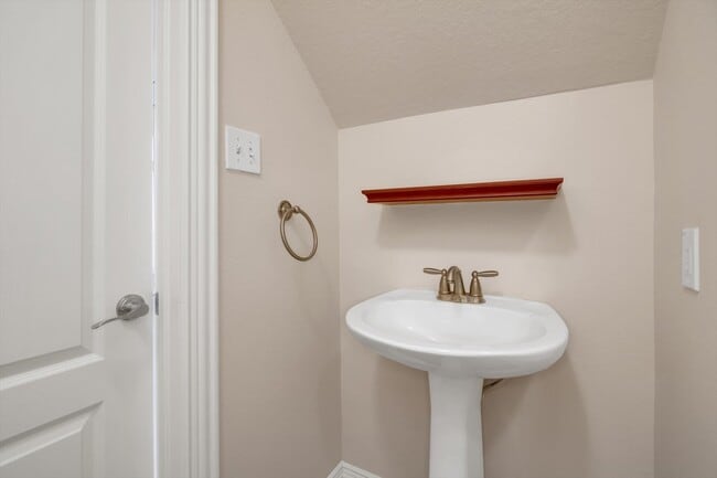 Building Photo - 3414 Home St