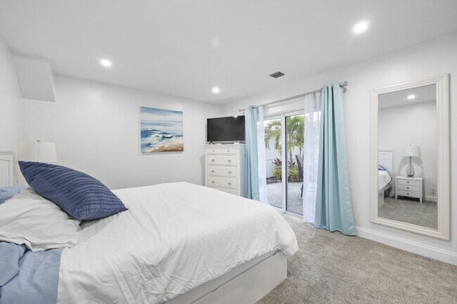 Building Photo - 17235 Bay St