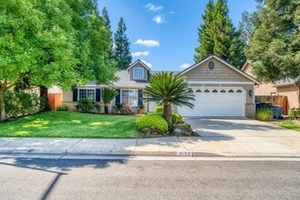 Building Photo - Nice 2 bedroom home + den or office that can be used as 3rd bedroom, close to Clovis North.