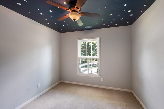 Building Photo - 1011 Willow Ridge Dr