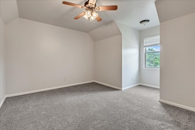 Building Photo - Gorgeous Executive Home - Open Plan - Stor...