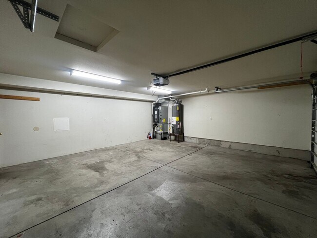 Building Photo - pl102