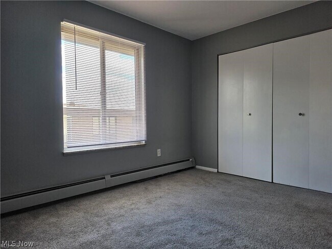Building Photo - 16101 Maple Park Dr