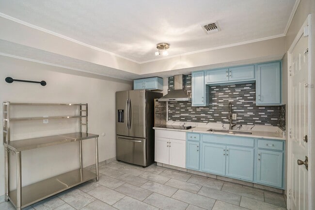 Building Photo - Lovely 3BR/2BA Duplex close to Downtown Covington!