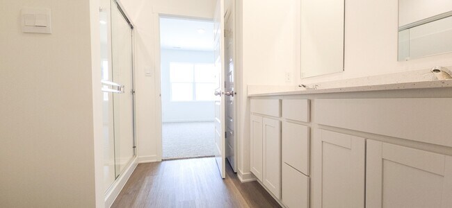 Building Photo - 4176 Viceroy St