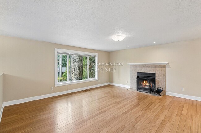 Building Photo - Inviting West Linn 4 Bed Home with Wood Fireplace, Deck, and 2-Car Garage