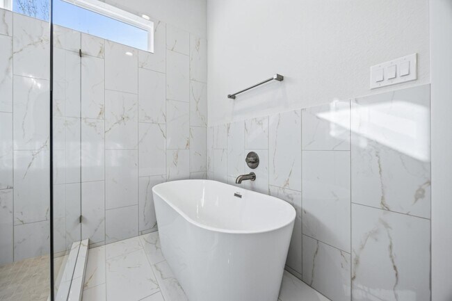 Building Photo - 6108 De Campo St