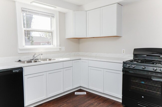 Building Photo - 9262 Coleman Ave