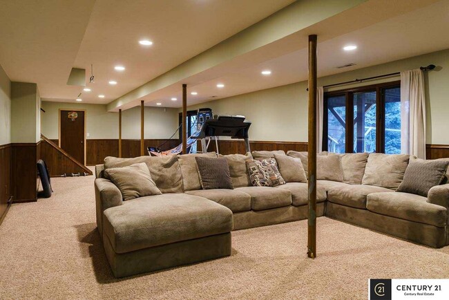 Building Photo - 845 Hidden Hills Dr