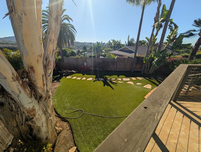Building Photo - Private 2 Bedroom Plus Home in Vista!
