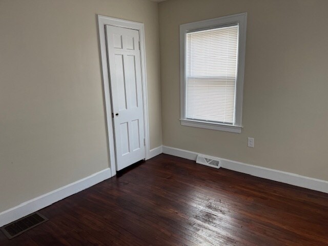 Building Photo - 224 Elmwood Dr