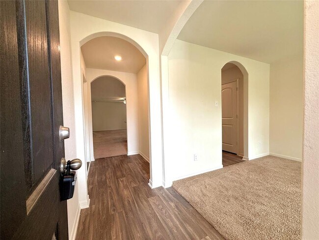 Building Photo - 353 Cres Park Dr